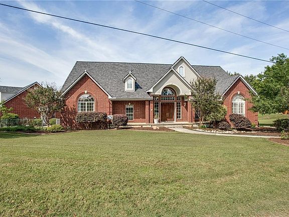 4th image of 10853 Rolling Hills Dr