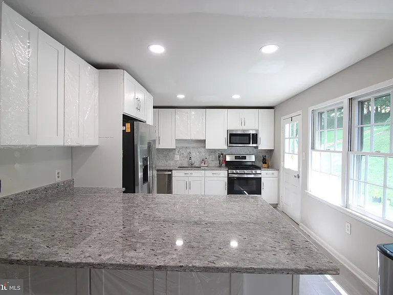 4918 Althea Dr — Photo 2