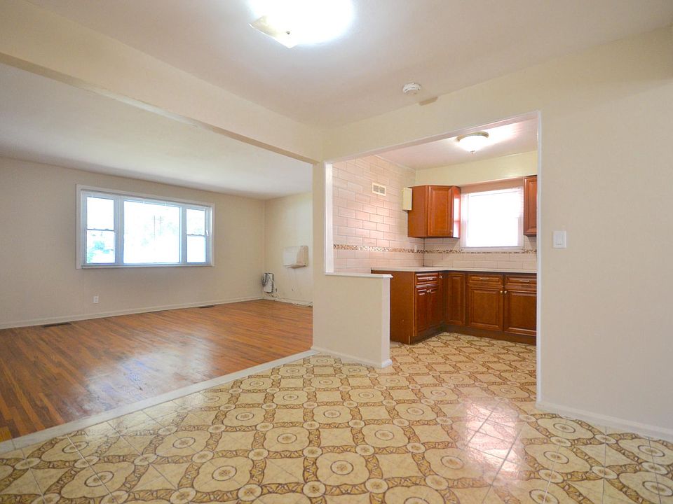 1st image of 2828 Harding Ave Floor 1