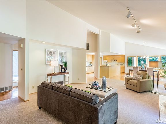 4th image of 20930 NE 25th St