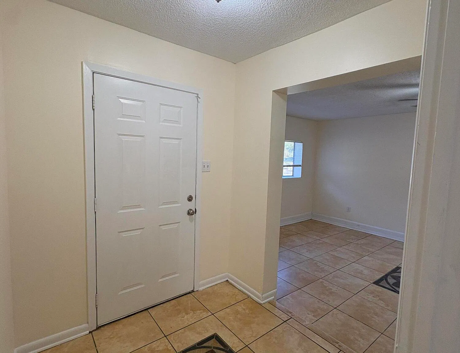 4 bed, 1.5 bath, 1437 sqft, $1,600 — Photo 3