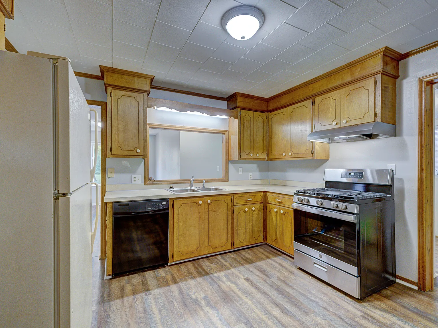 Requa Rd 909 - 1 — Photo 4