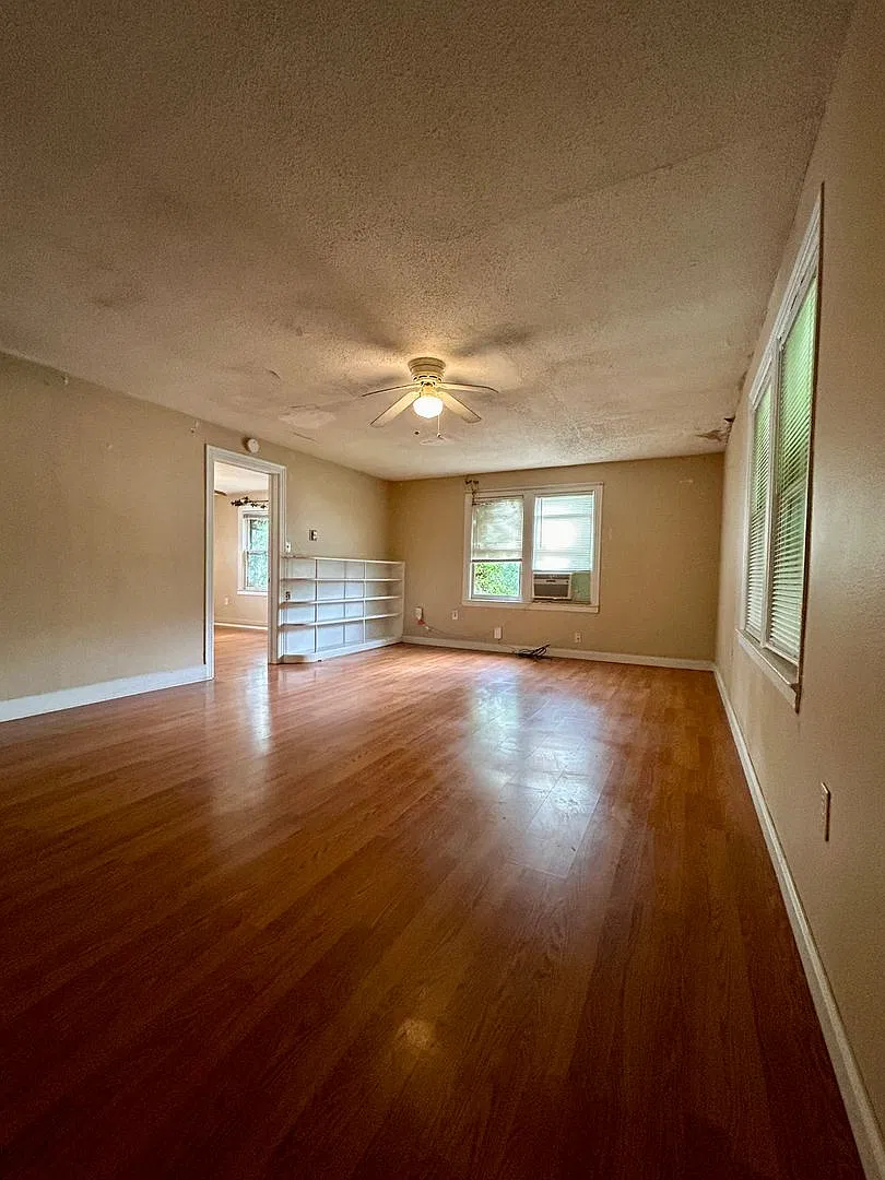 164 - 323 W Miller Unit 1-4 — Photo 2