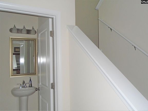 3rd image of 144 Wainscot Oak Ln