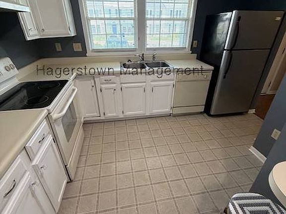 3rd image of 1543 Iris Ct