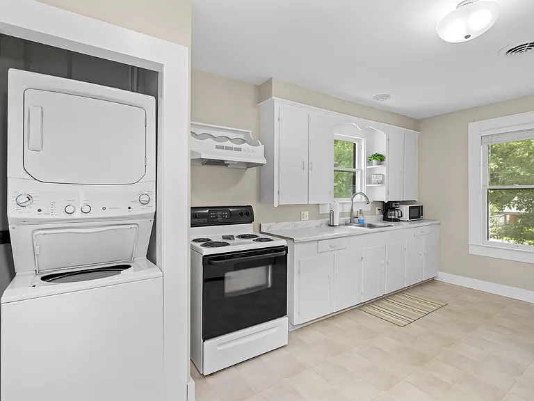 105 Russell Ct #105 — Photo 17