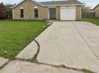 6908 Chapman Dr, North Richland Hills, TX 76182