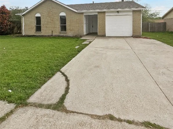 6908 Chapman Dr, North Richland Hills, TX 76182