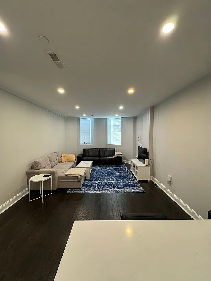 Gorgeous Ultra Modern Cleveland Circle Apt w YT Video Tour! Pictures do it no justice! NO FEE, Ce... — Photo 2