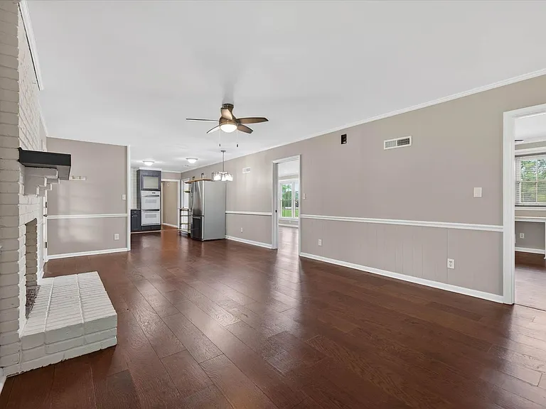 306 Locust Rd — Photo 19