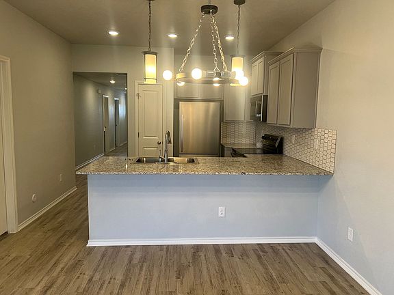 4th image of 1227 Lexington Dr #B