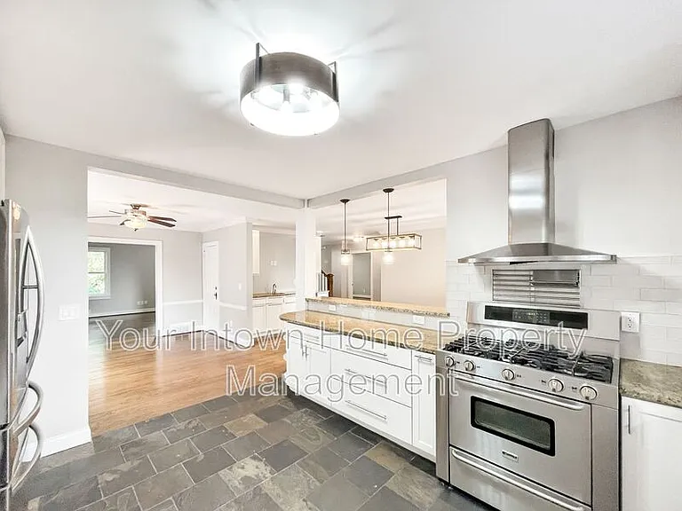 2695 Sharondale Dr NE — Photo 14