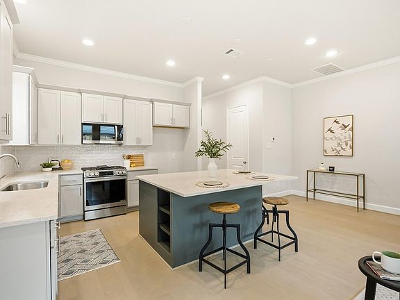 5th image of 4317 Roseland St #B