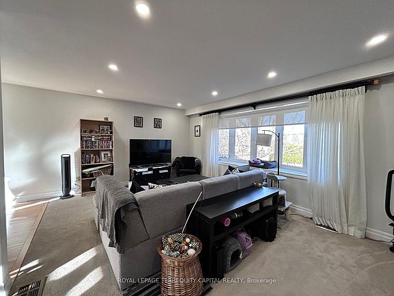 3rd image of 174 Cook St