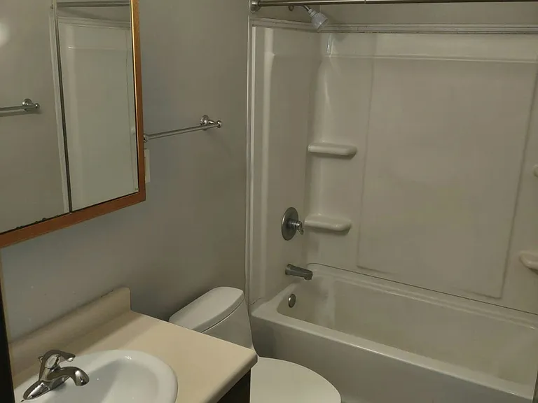 2000 Warren St #9 — Photo 4