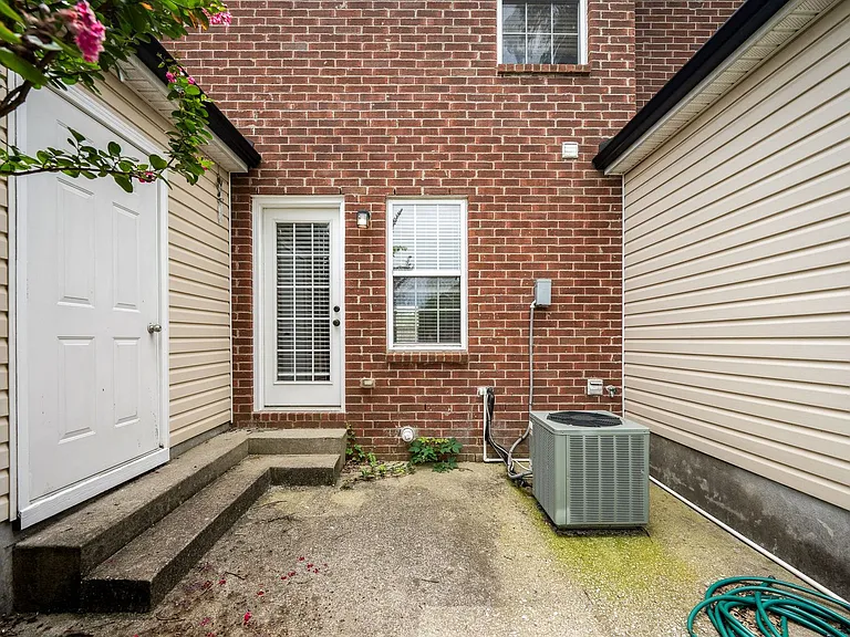 340 Stewarts Landing Cir — Photo 26