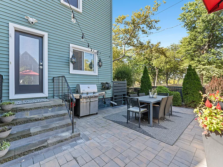 76 Condict St — Photo 36