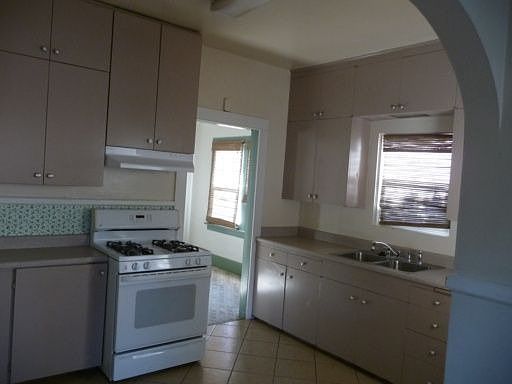 5th image of 943 North St