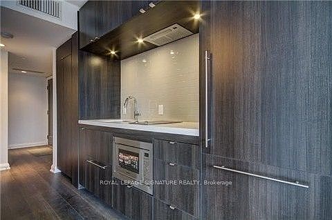 5th image of 155 Yorkville Ave #2013