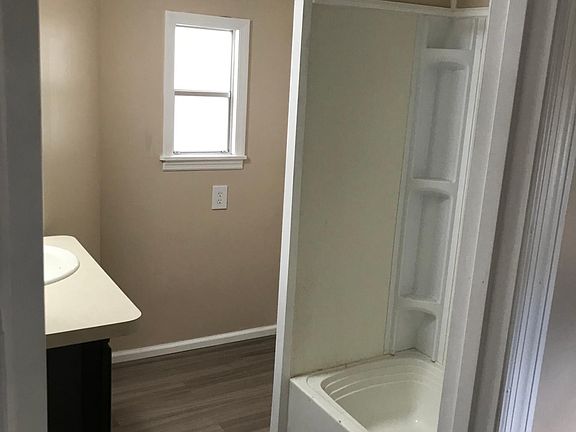 4th image of 3701 E Moody Blvd #4