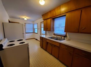 1107 Melrose Dr, Cedar Falls, IA 50614