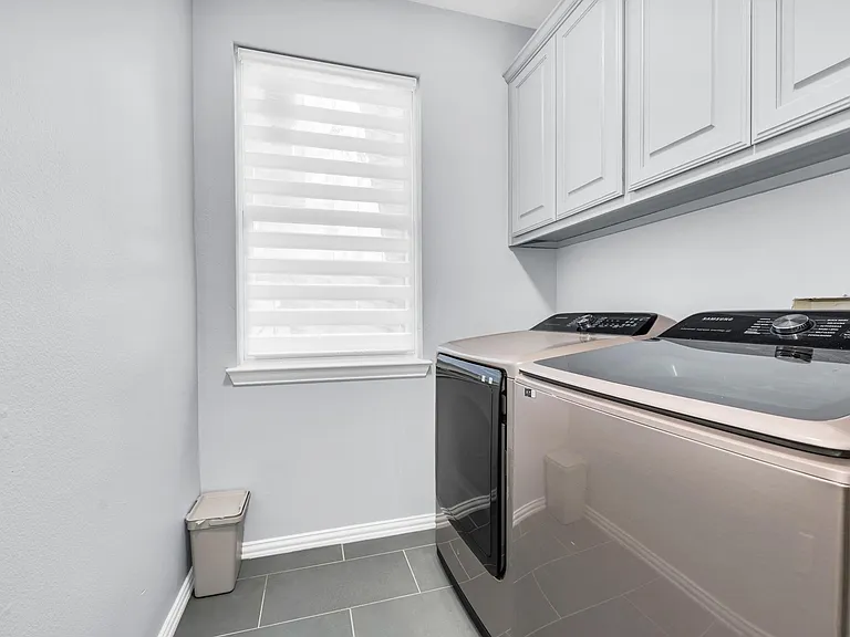 6918 Webster St — Photo 30