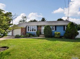 22 S Windhorst Ave, Bethpage, NY 11714