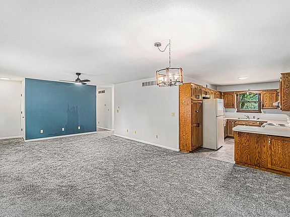 5th image of 305 E 8th St