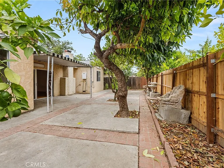 18418 Sylvan St — Photo 17