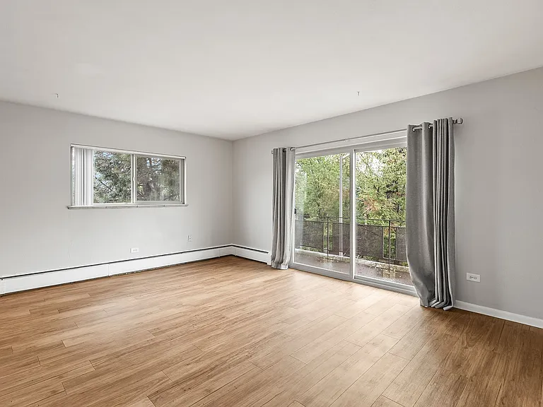1333 N York St — Photo 10