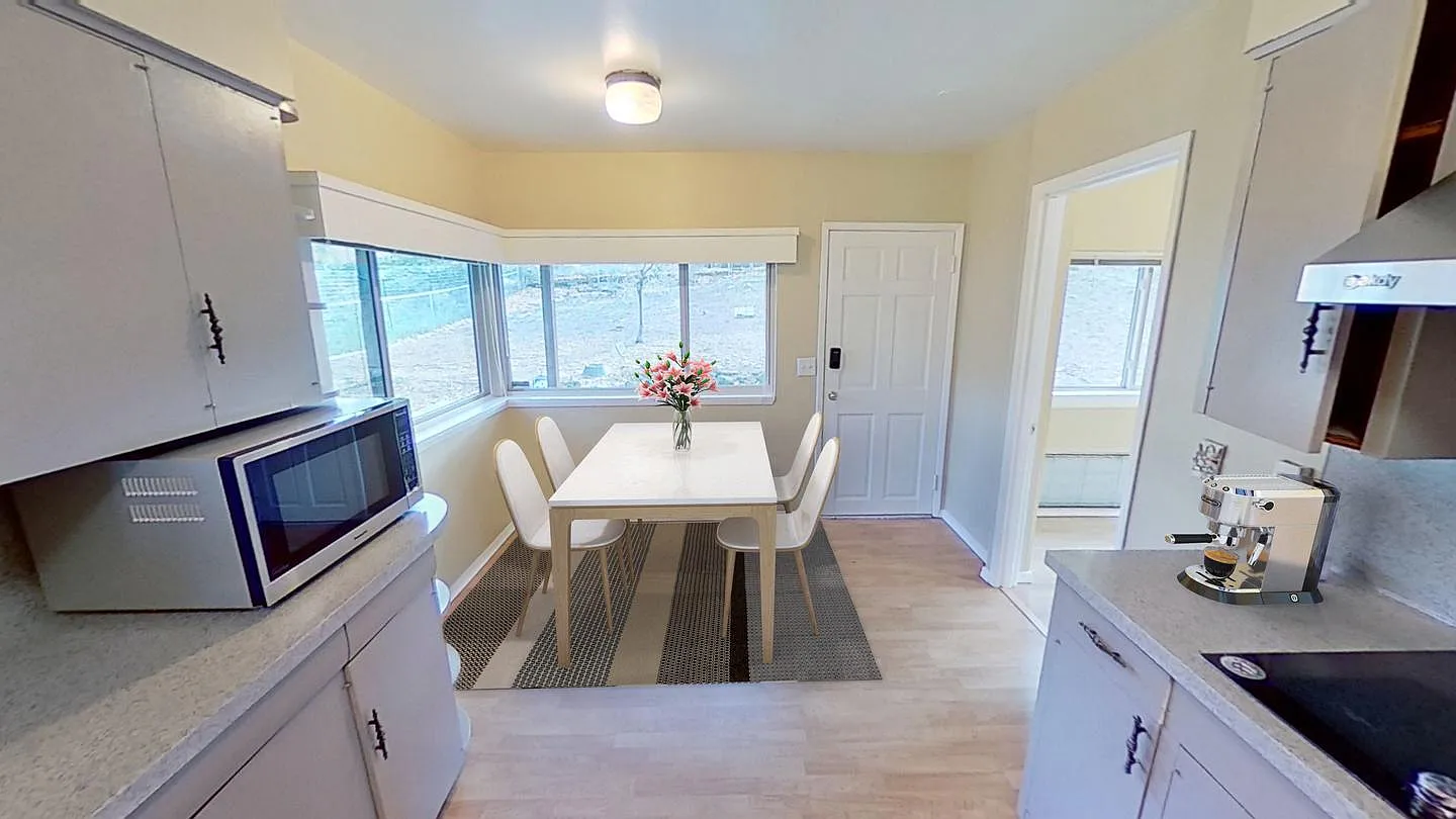 Spacious Columbia City home near Hitt's Hill Park — Photo 4