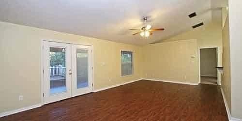 3rd image of 807 Forestwood Dr
