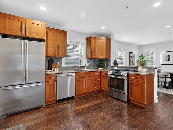 4th image of 51 Vale St #1