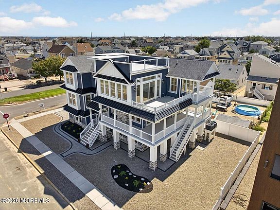 3rd image of 1519 N Bayview Avenue