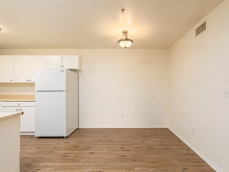 Twin Palm Apartments — Photo 8