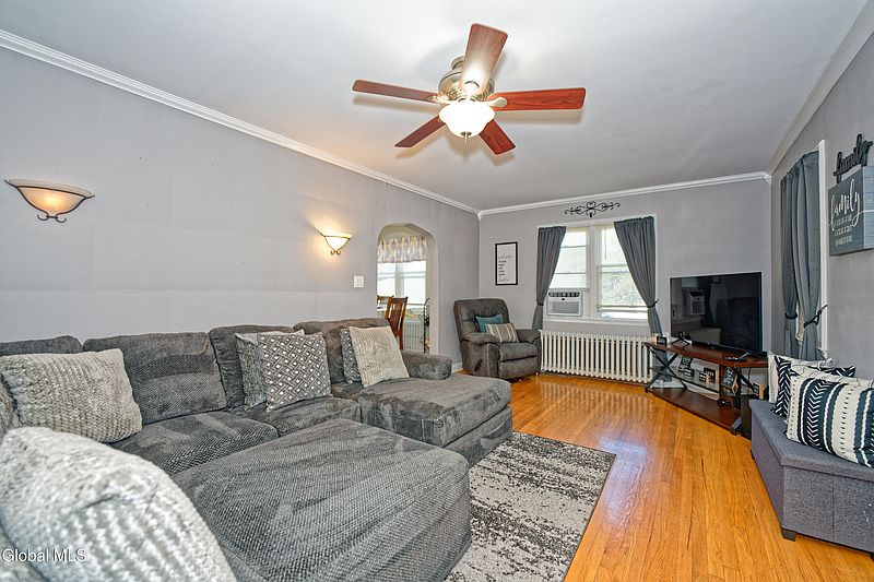 4th image of 274 Pinehurst Avenue