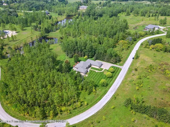 101 Daggertail Ln, Okemos, MI 48864