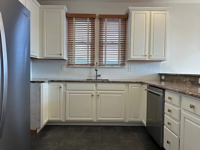 865 Arnold Ave — Photo 2