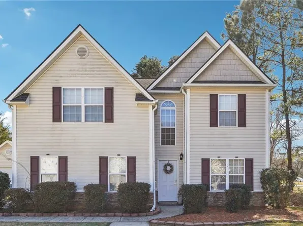 370 Shadowbrooke Dr, Loganville, GA 30052