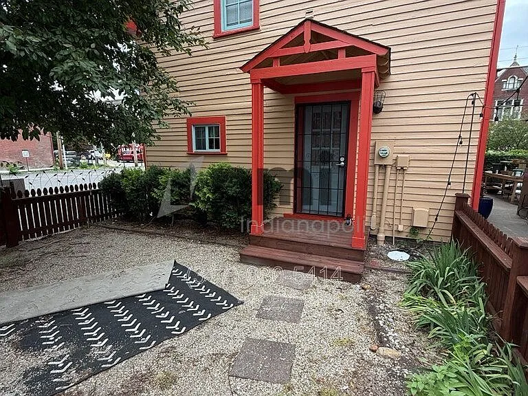 233 N East St — Photo 6
