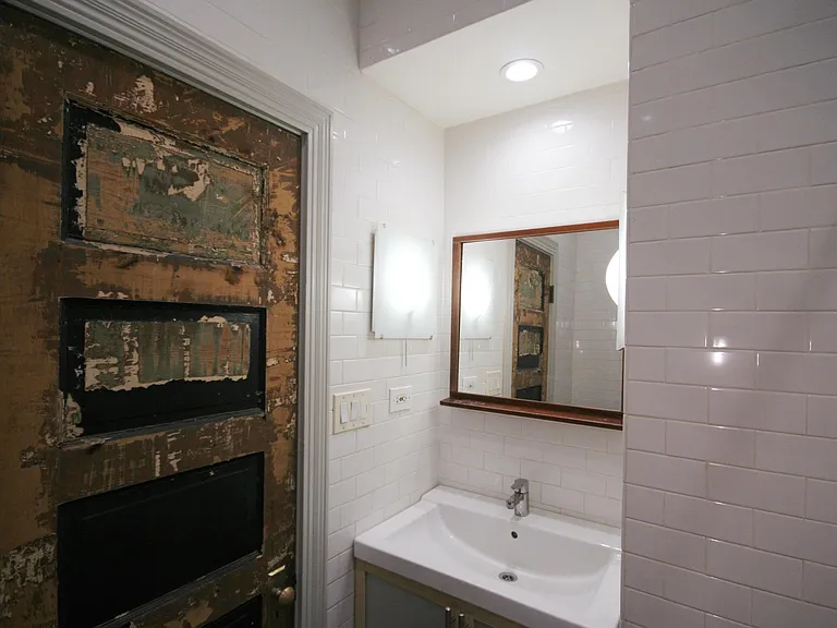 2862 W 21st St #1R — Photo 7