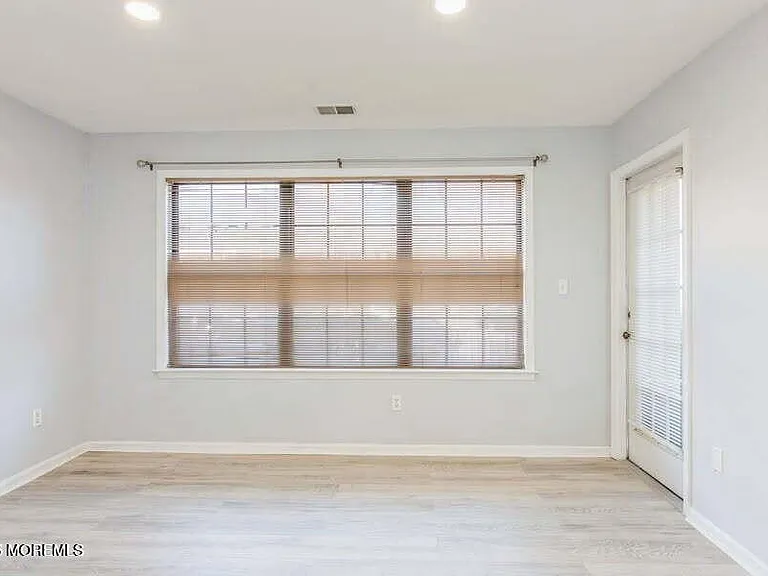 1101 Stoneridge Cir #1101 — Photo 6