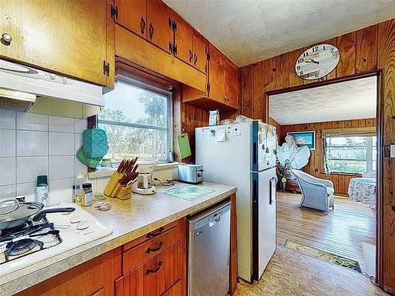2nd image of 1873 Bayview Dr