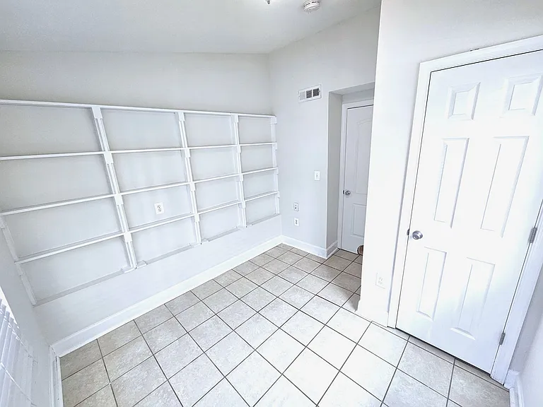 235 S Highland Ave — Photo 9