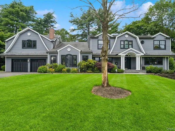 15 Flamingo Road, East Hills, NY 11576