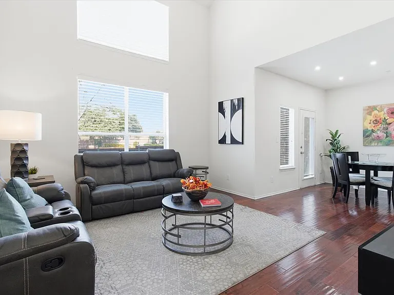 7237 Rembrandt Dr — Photo 4