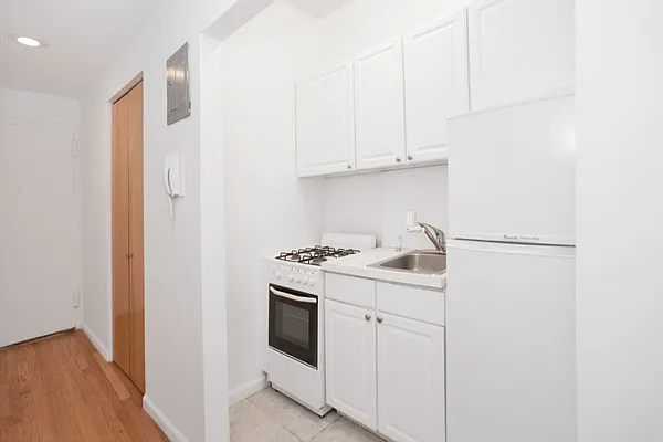 Rented by LC Lemle Real Estate Group | media 29