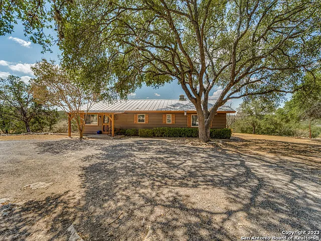 3 bed, 2.5 bath, 1378 sqft, $3,450 — Photo 4