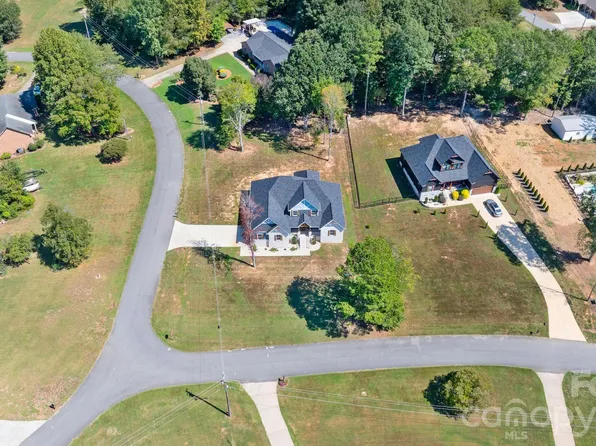 167 Harbor Point Dr, Cherryville, NC 28021