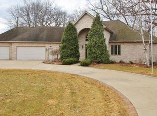 1421 Finch Ln, Green Bay, WI 54313
